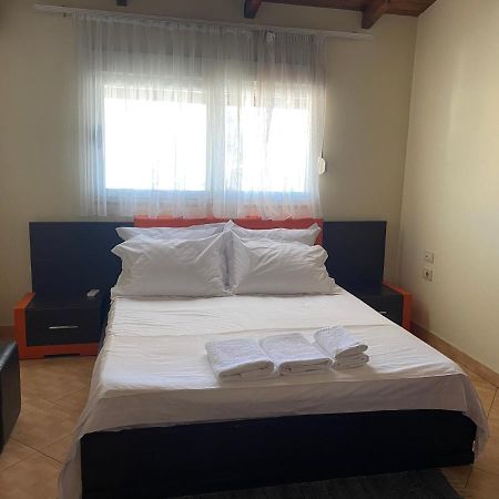 Lovely 2 Bedroom Apartment 地拉那 外观 照片