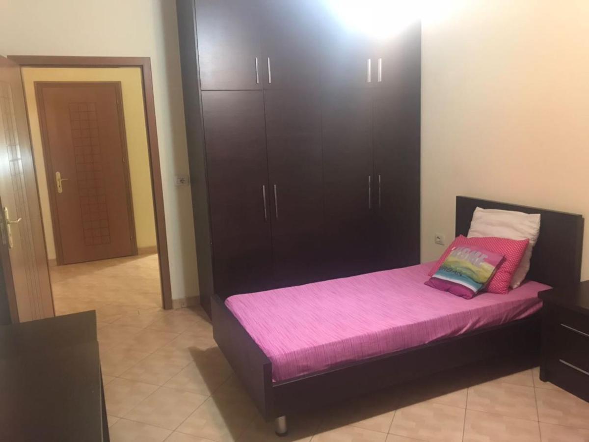 Lovely 2 Bedroom Apartment 地拉那 外观 照片