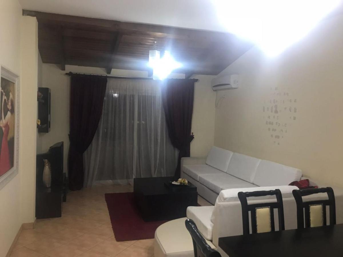 Lovely 2 Bedroom Apartment 地拉那 外观 照片