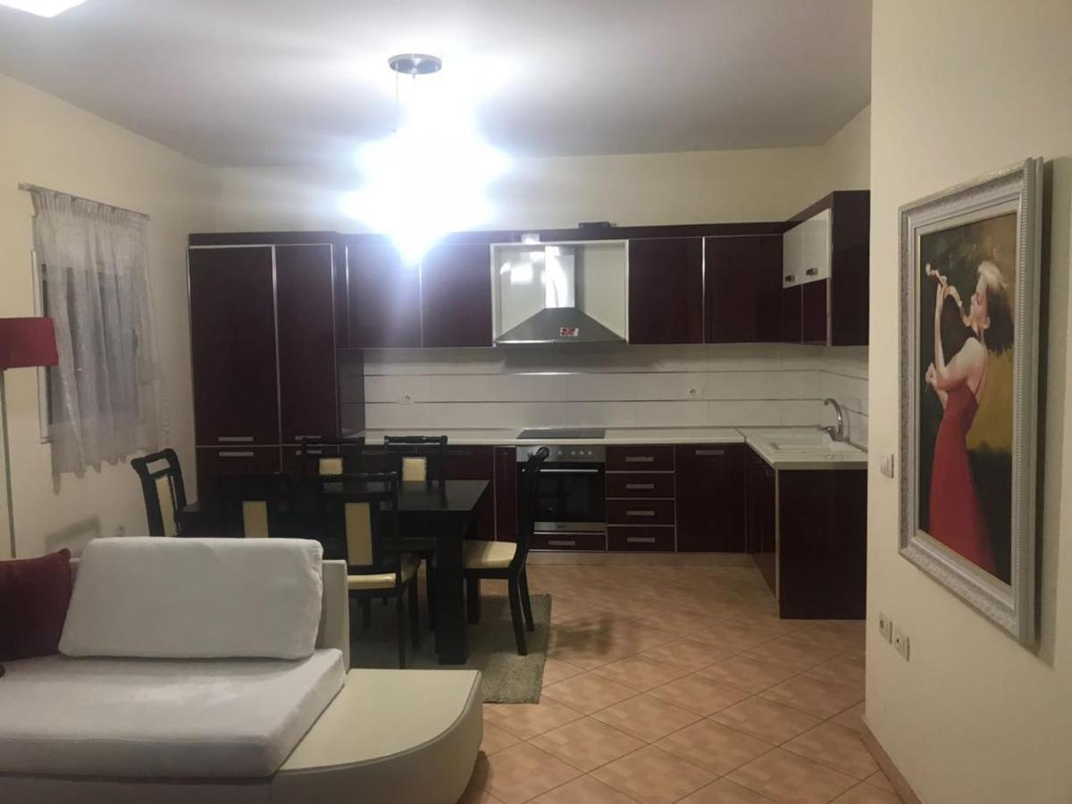 Lovely 2 Bedroom Apartment 地拉那 外观 照片