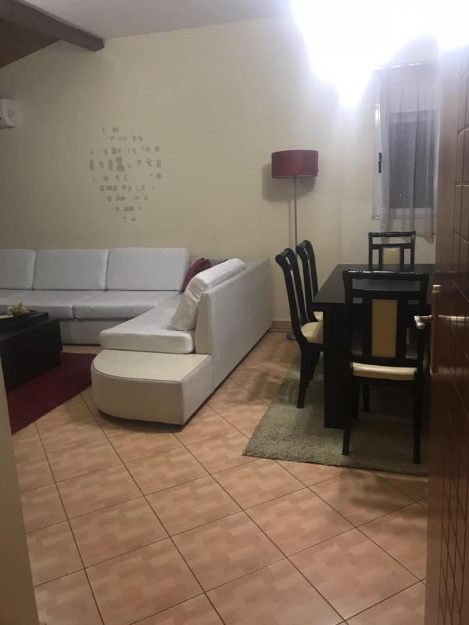 Lovely 2 Bedroom Apartment 地拉那 外观 照片